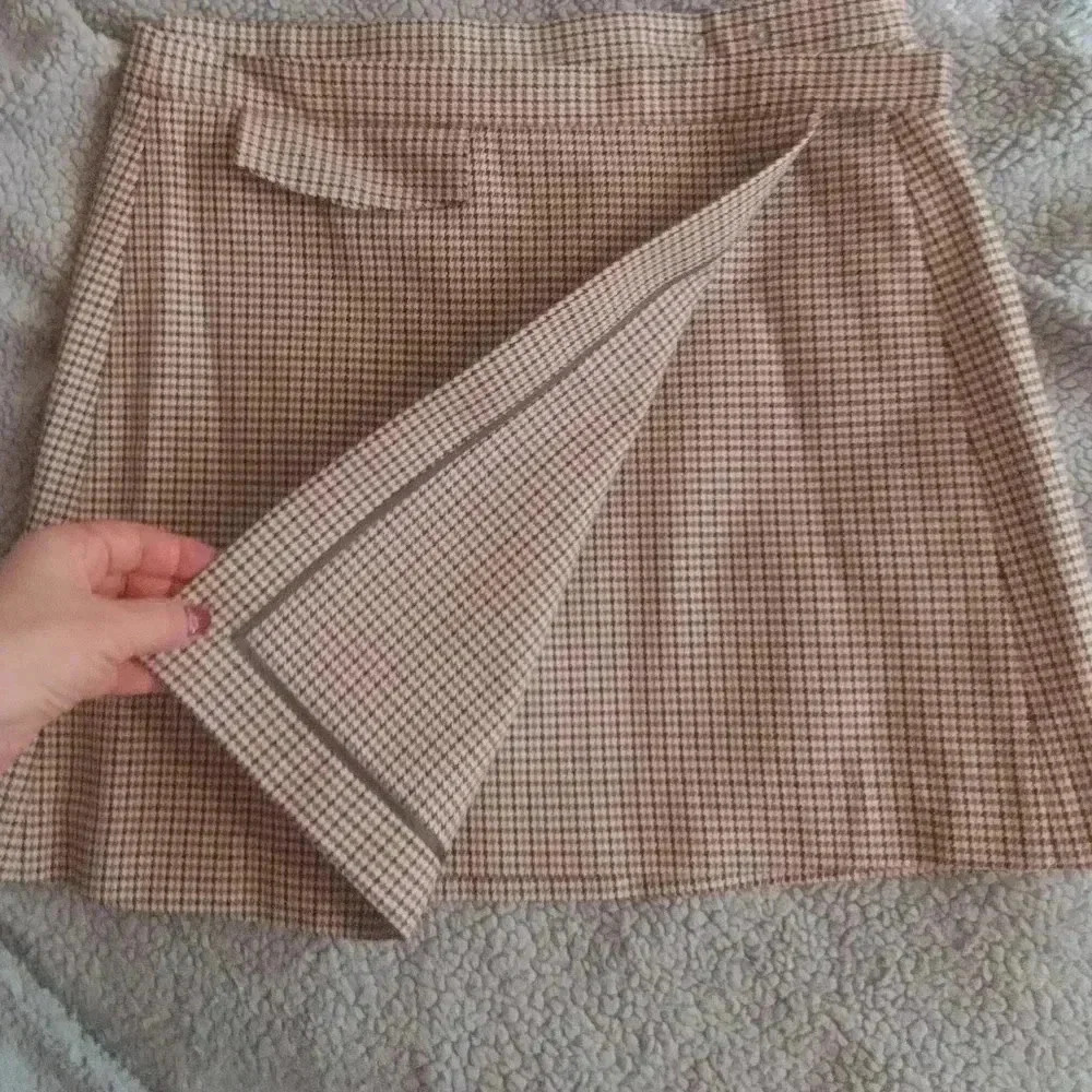 NWT. Houndstooth Theory mini skirt sz 12